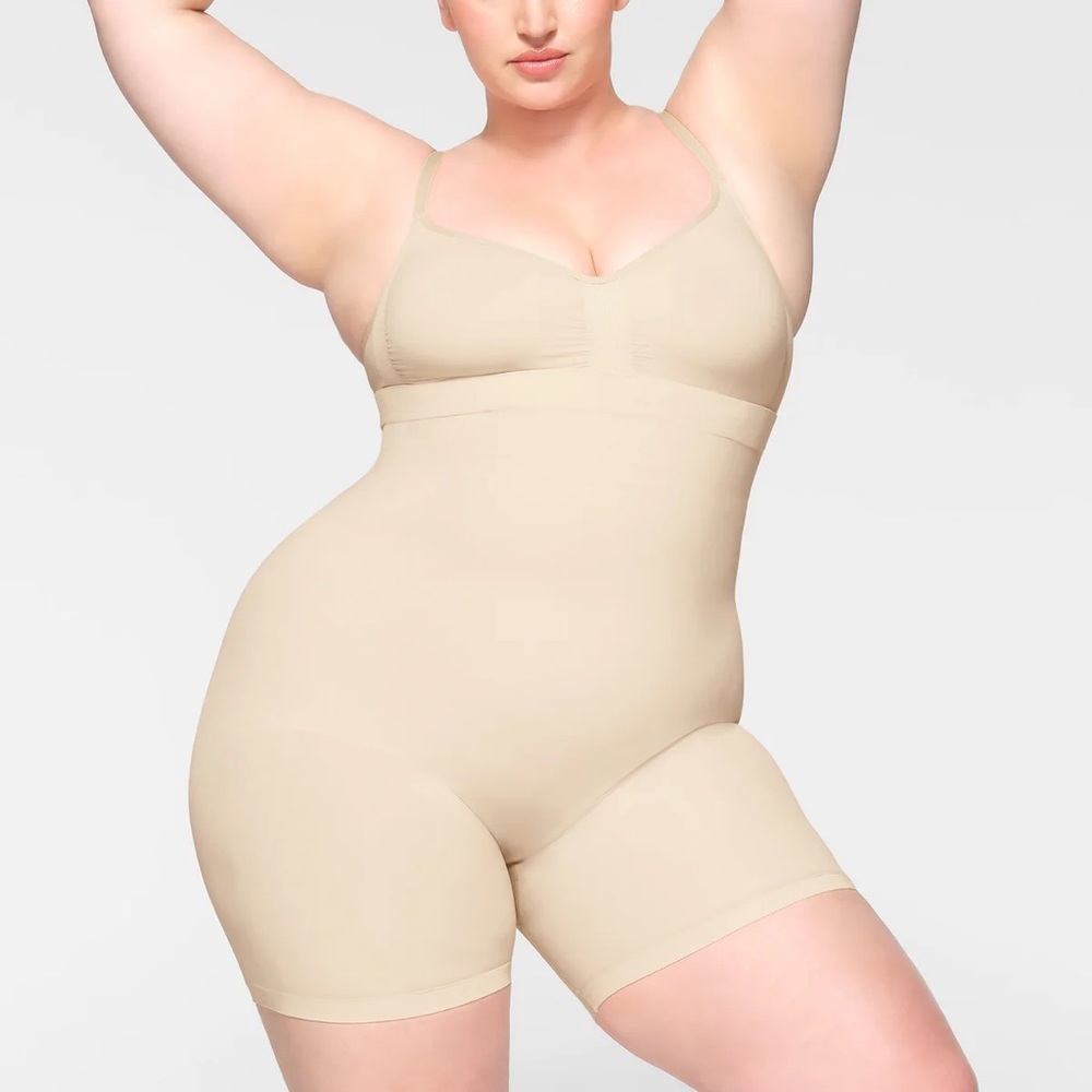 Skims Seamless Sculpt Mid‎ Thigh Short size XL